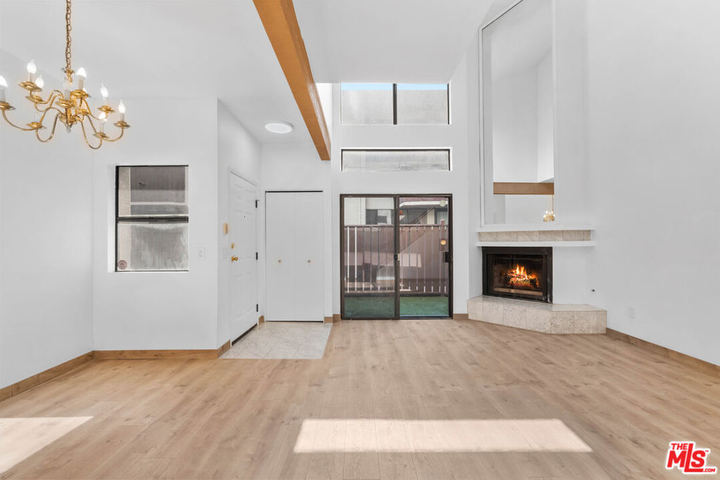 6323 Reseda Boulevard 6