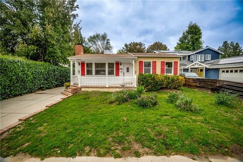 Photo of 22117 San Miguel St, Woodland Hills, CA 91364 (MLS # SR26024434)