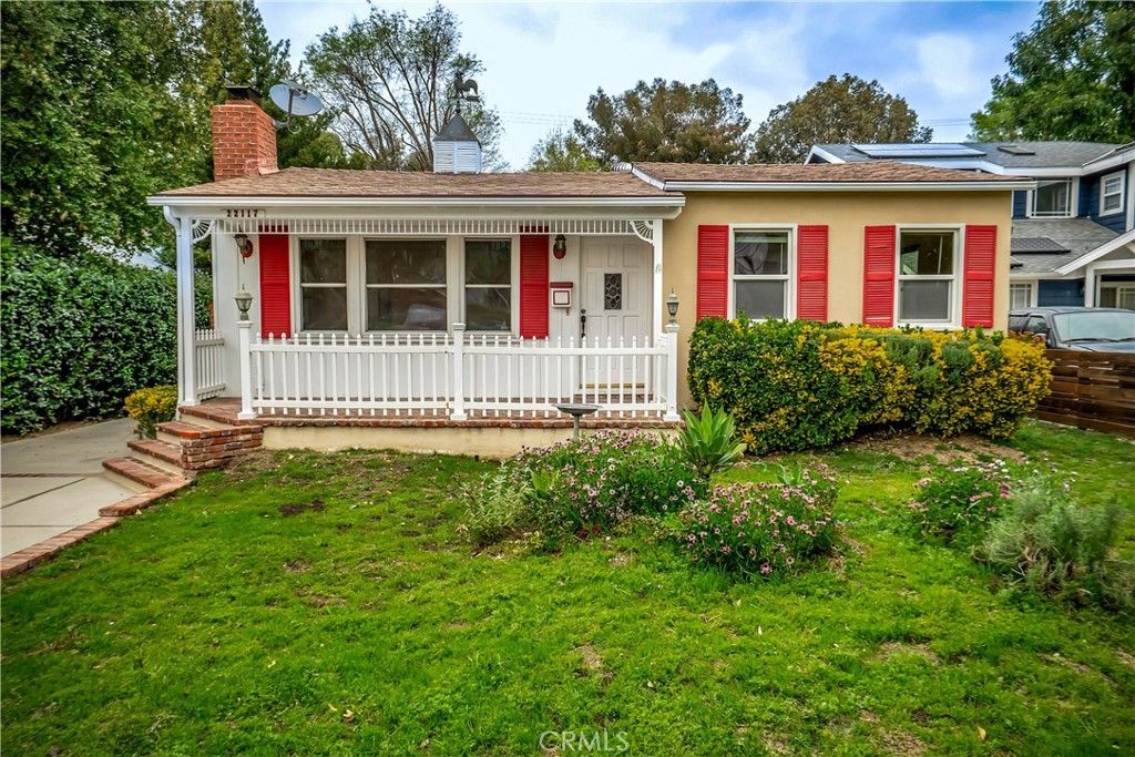 Photo of 22117 San Miguel St, Woodland Hills, CA 91364 (MLS # SR26024434)