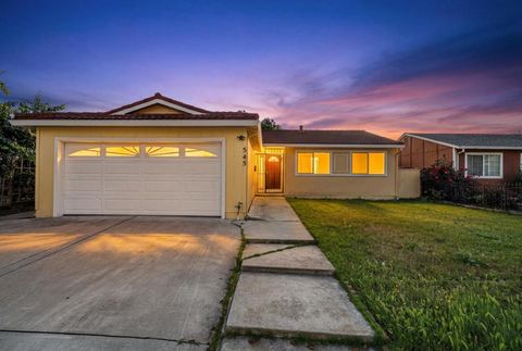 Photo of 545 Printy Avenue, Milpitas, CA 95035 (MLS # ML82043785)