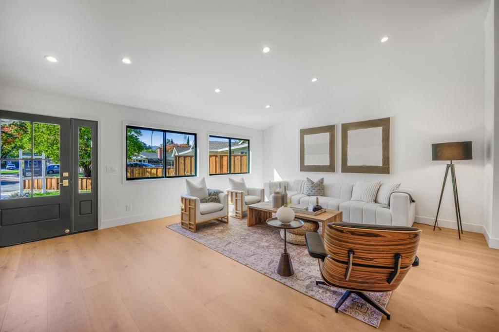 127 La Cienega Court