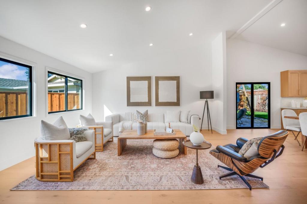 127 La Cienega Court