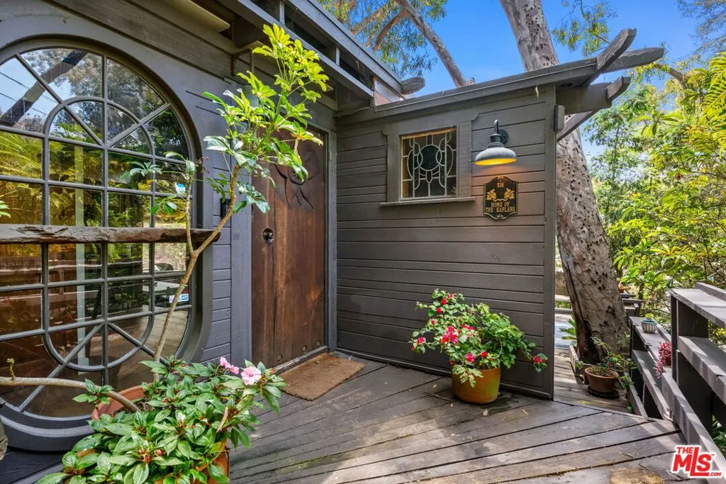 Santa Monica, California 90402, United States, 3 Bedrooms Bedrooms, ,4 BathroomsBathrooms,Residential,Active,235398