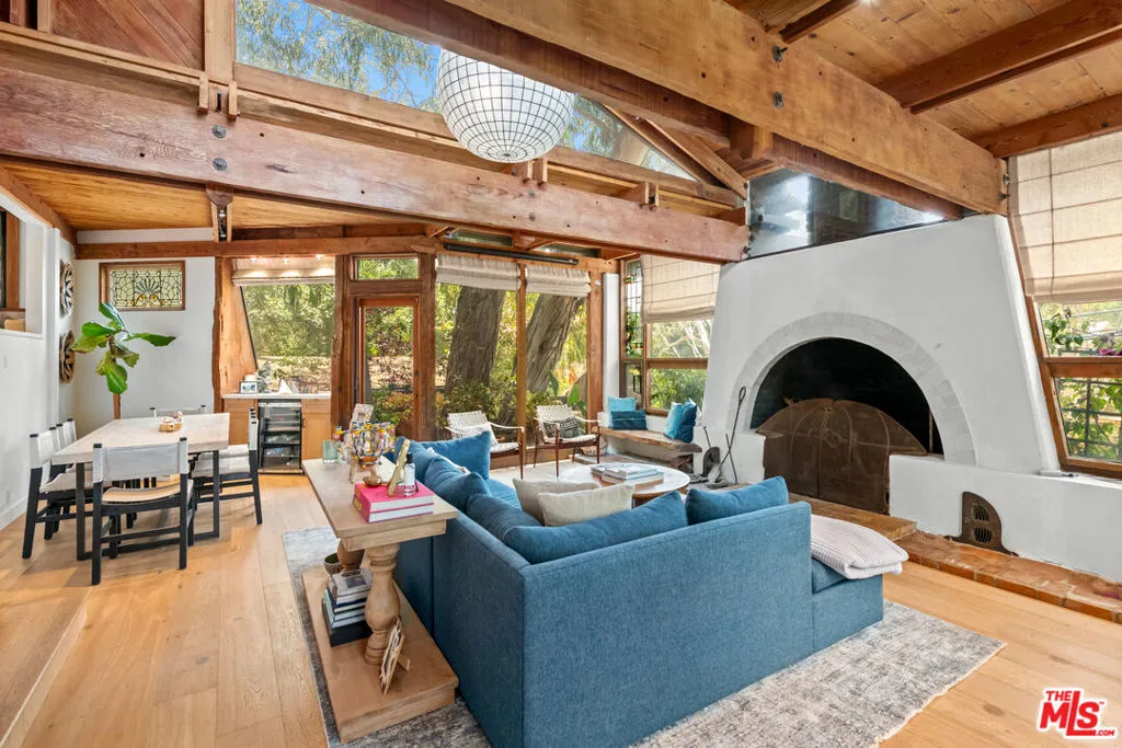 Santa Monica, California 90402, United States, 3 Bedrooms Bedrooms, ,4 BathroomsBathrooms,Residential,Active,235398