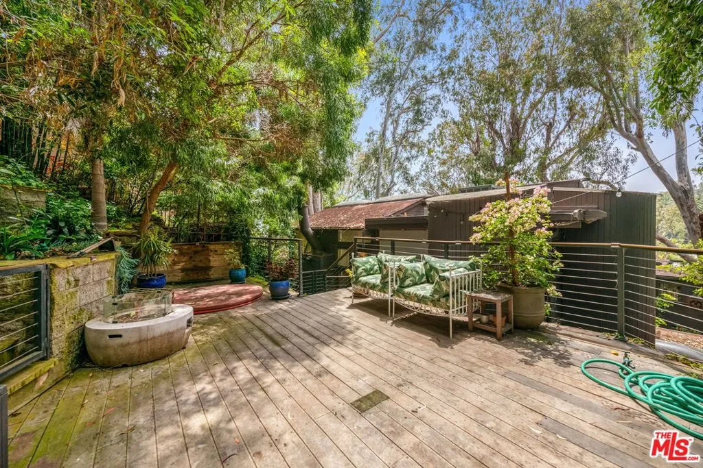 Santa Monica, California 90402, United States, 3 Bedrooms Bedrooms, ,4 BathroomsBathrooms,Residential,Active,235398