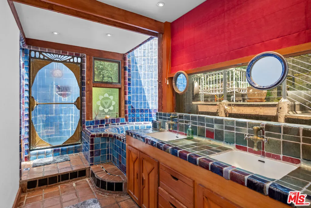 Santa Monica, California 90402, United States, 3 Bedrooms Bedrooms, ,4 BathroomsBathrooms,Residential,Active,235398