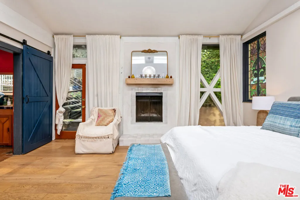 Santa Monica, California 90402, United States, 3 Bedrooms Bedrooms, ,4 BathroomsBathrooms,Residential,Active,235398