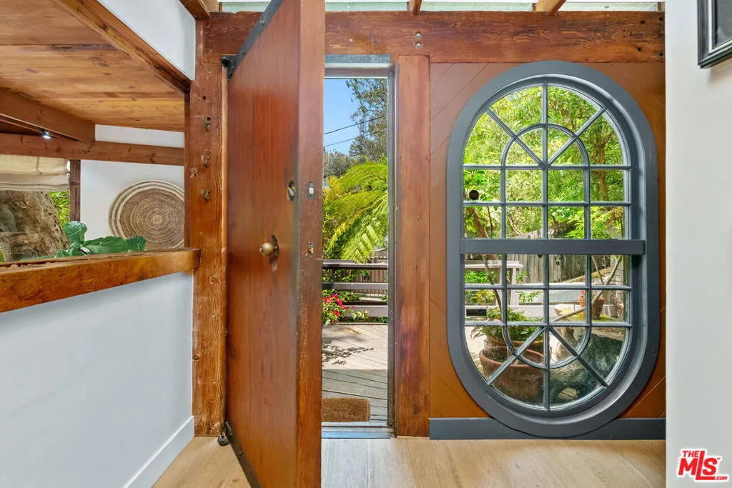 Santa Monica, California 90402, United States, 3 Bedrooms Bedrooms, ,4 BathroomsBathrooms,Residential,Active,235398