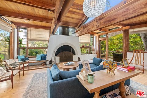 Photo of 516 Latimer Road, Santa Monica, CA 90402 (MLS # 25612061) Photo of 516 Latimer Road, Santa Monica, CA 90402 (MLS # 25612061)