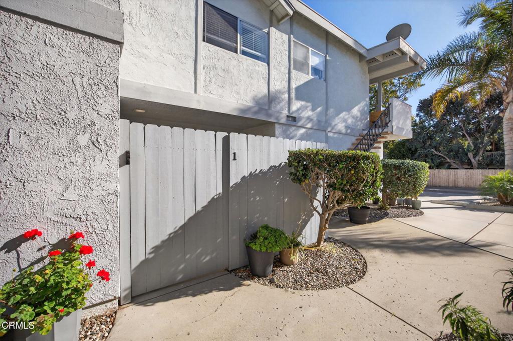 2543 E Harbor Boulevard 1