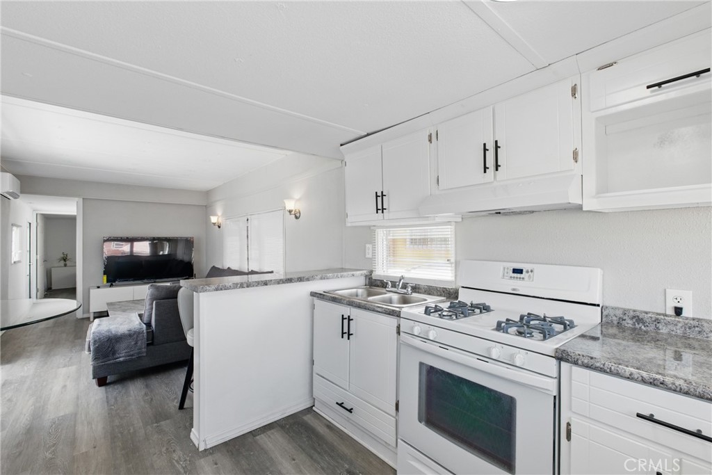 1900 Artesia Boulevard 28