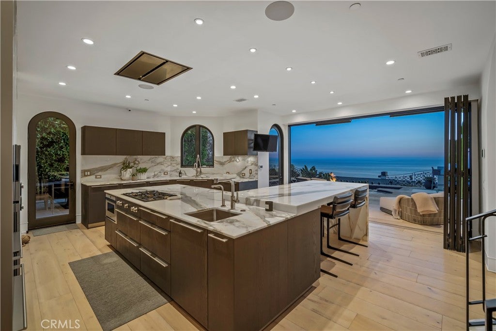 922 EMERALD BAY