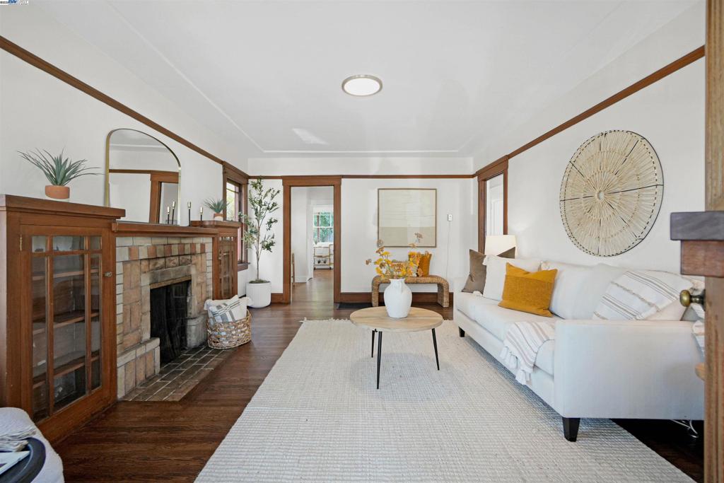 UPPER LAUREL - Residential