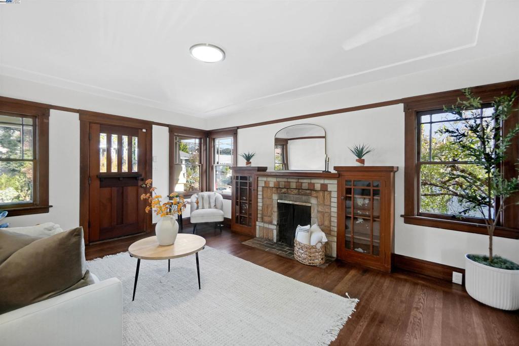 UPPER LAUREL - Residential