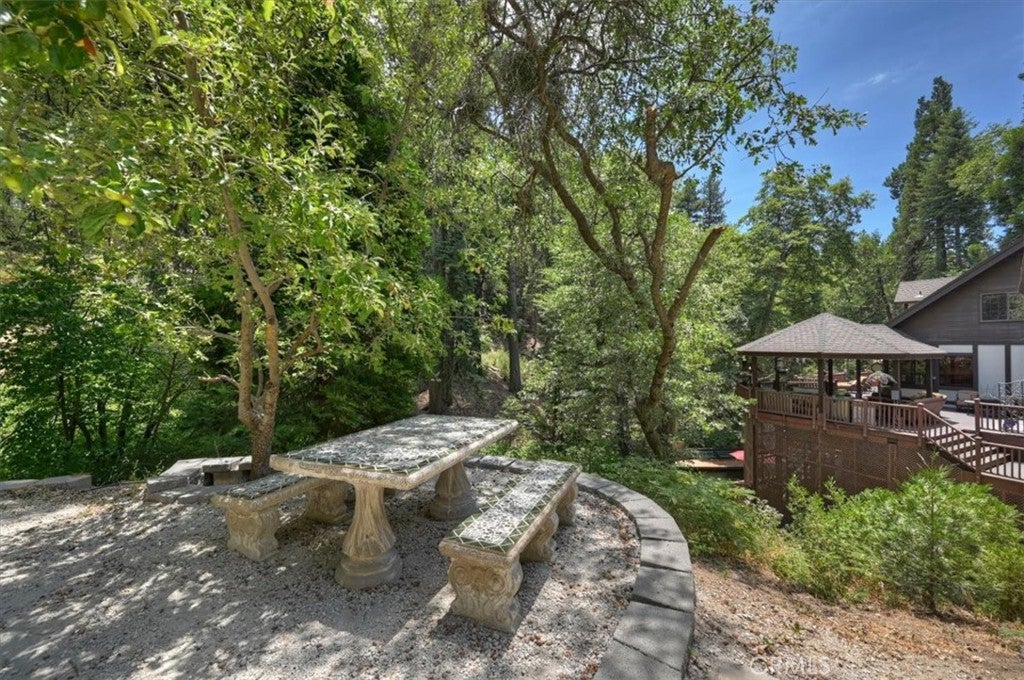 Forested Oasis on 3 Private Acres. Discover an extraordinary custom m – image 9
