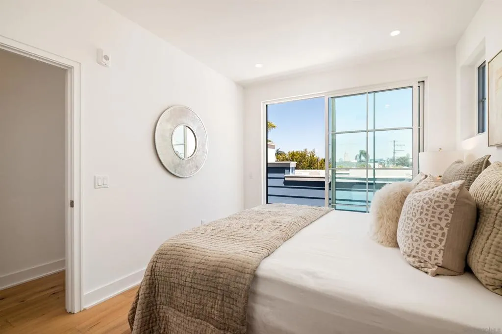 Coronado, California 92118, United States, 3 Bedrooms Bedrooms, ,4 BathroomsBathrooms,Residential,Active,159295