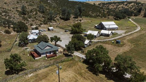 Photo of 31341 Airline Highway, Paicines, CA 95043 (MLS # ML82047192)