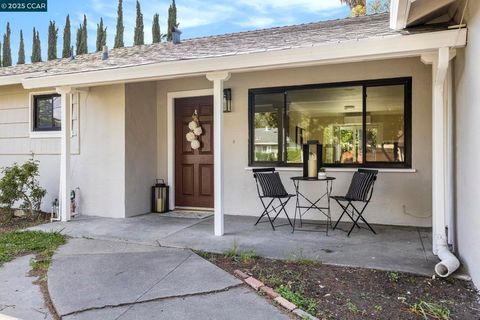 Photo of 2442 Geraldine Dr, Pleasant Hill, CA 94523 (MLS # 41114895)