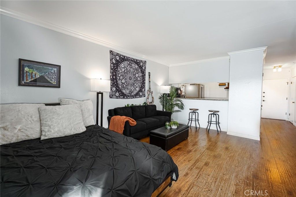 Photo of 15344 Weddington, Sherman Oaks, CA 91411 (MLS # TR25257857)