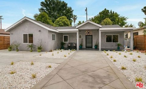 Photo of 6046 Fallbrook Avenue, Woodland Hills, CA 91367 (MLS # 25608551) Photo of 6046 Fallbrook Avenue, Woodland Hills, CA 91367 (MLS # 25608551)