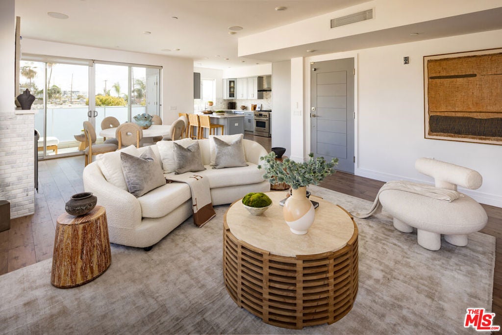 Photo of 11979 Walnut Lane #3, Los Angeles, CA 90025 (MLS # 26104190)