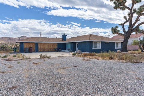Photo of 9179 Fortuna Avenue, Yucca Valley, CA 92284 (MLS # 219153111DA)