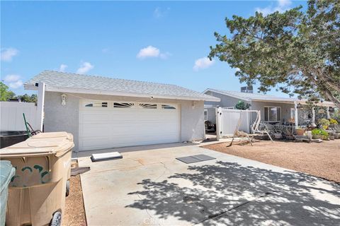 Photo of 15558 Greenwood St St, Hesperia, CA 92345 (MLS # CV25092960)