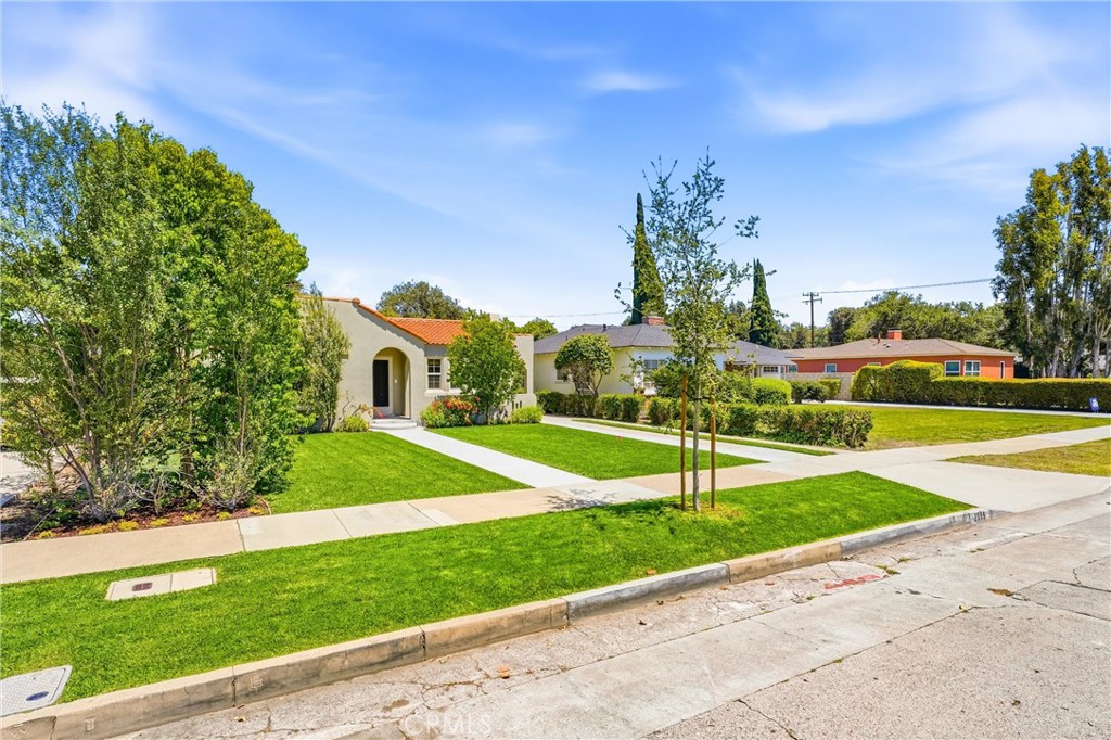 2315 Oakmont