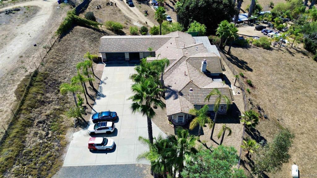 2749 Los Alisos Dr