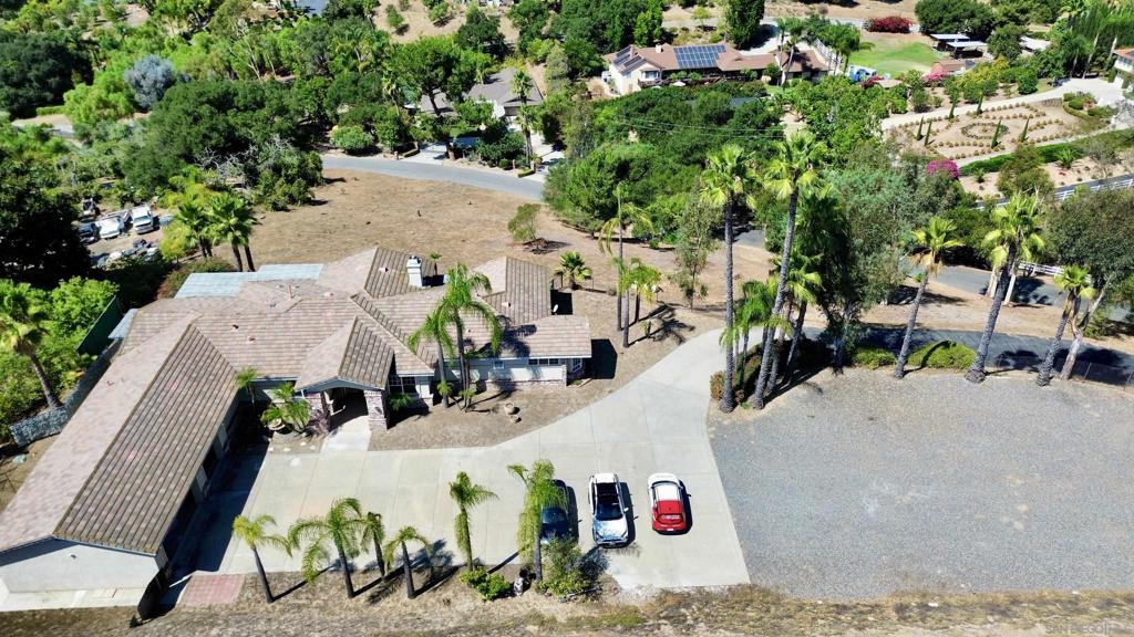 2749 Los Alisos Dr