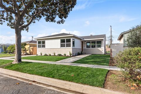 Photo of 13229 Glasgow Place Pl, Hawthorne, CA 90250 (MLS # PW25248381)