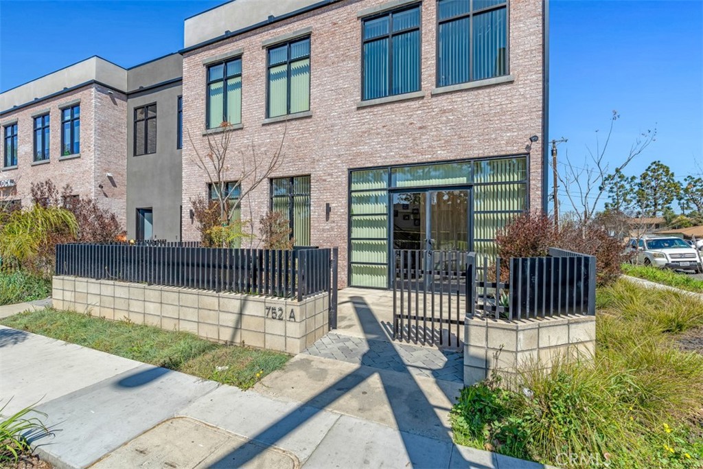 752 W 19th Street A