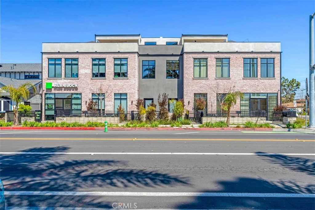 752 W 19th Street A