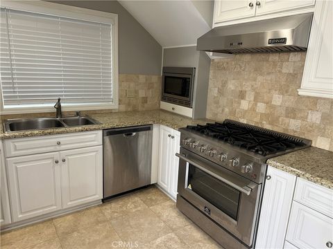 Photo of 208 41st St, Newport Beach, CA 92663 (MLS # OC25269696)