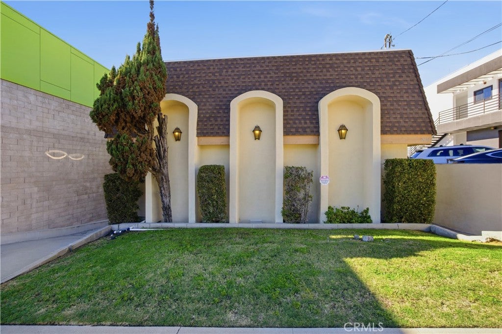 2121 Pacific Coast Highway