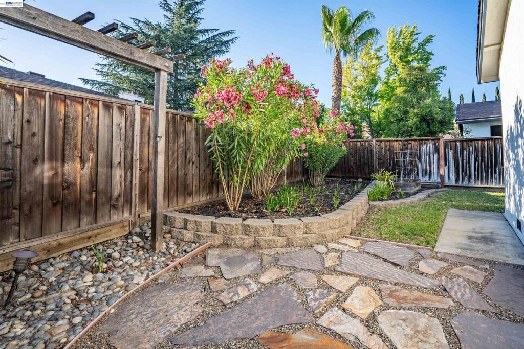 1255 Cougar Ln Ln, Concord CA 94521