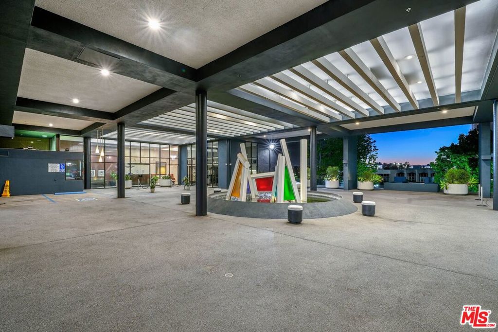 880 W 1st Street 310