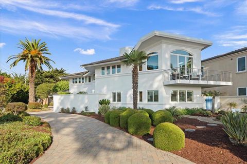 Photo of 433 Seaview Drive, Aptos, CA 95003 (MLS # ML82025836) Photo of 433 Seaview Drive, Aptos, CA 95003 (MLS # ML82025836)