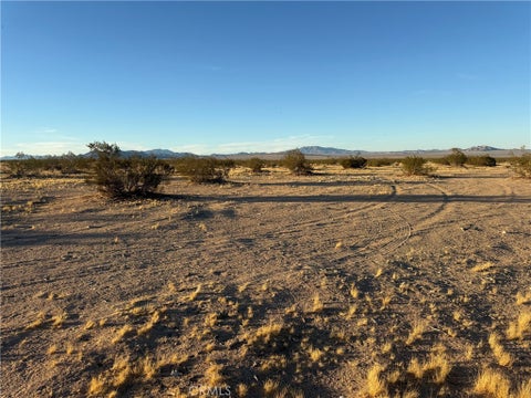 Photo of 5 Swanee Road, Lucerne Valley, CA 92356 (MLS # HD26215120)