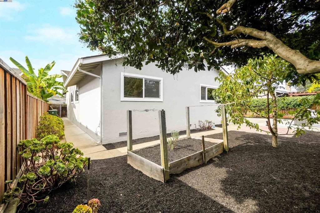 GLENMOOR AREA - Residential