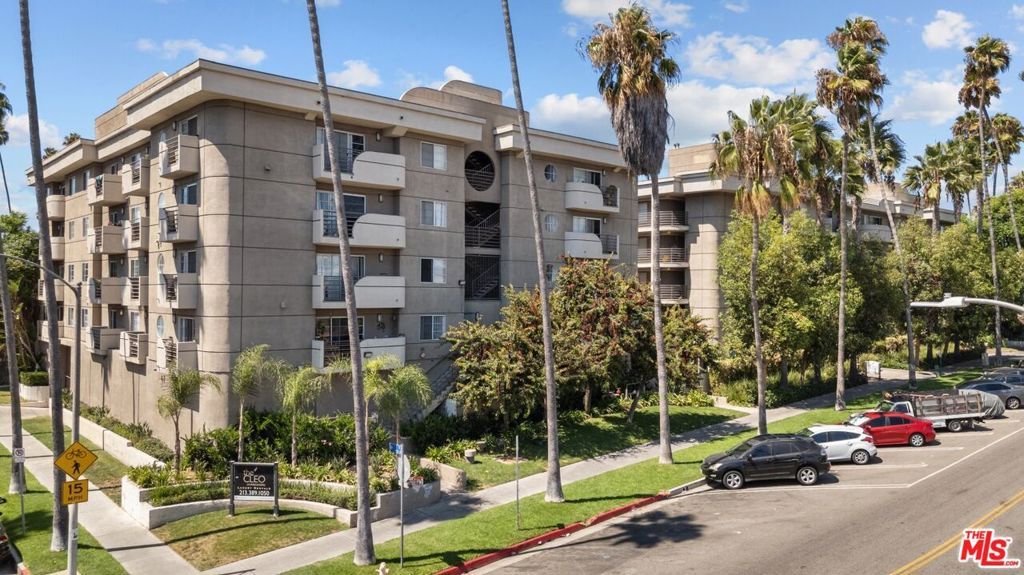 Photo of 345 S Alexandria Avenue #304, Los Angeles, CA 90020 (MLS # 26664399)