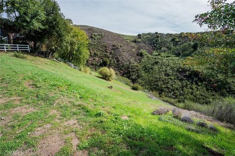 Photo of 16 Holster Lane, Bell Canyon, CA 91307 (MLS # SR25226585) Photo of 16 Holster Lane, Bell Canyon, CA 91307 (MLS # SR25226585)