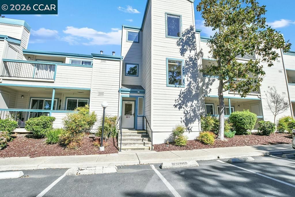 Photo of 1420 Bel Air Dr Dr #208, Concord, CA 94521 (MLS # 41127570)