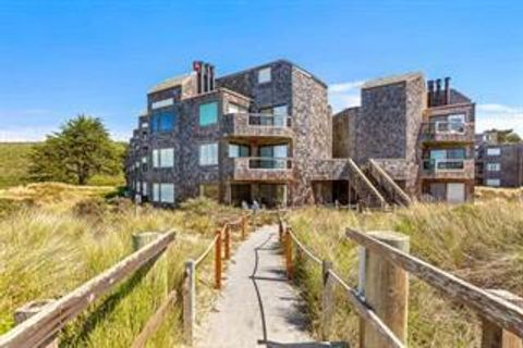 Photo of 101 Shell Drive #106, Watsonville, CA 95076 (MLS # ML82038344)