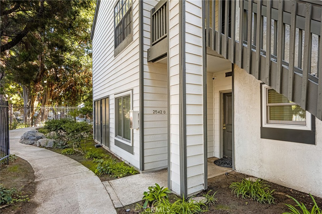 2542 W MacArthur Boulevard 143