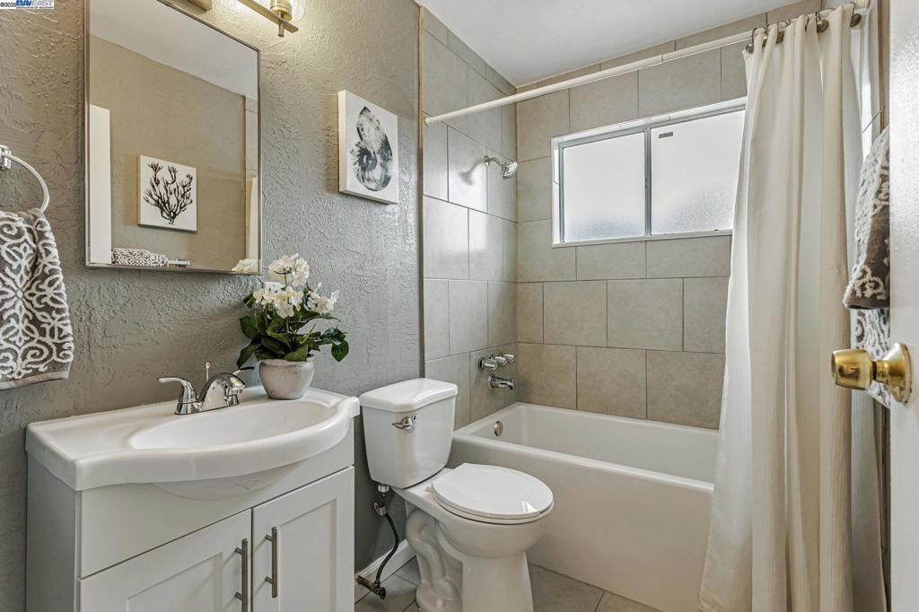 NEWARK - Residential