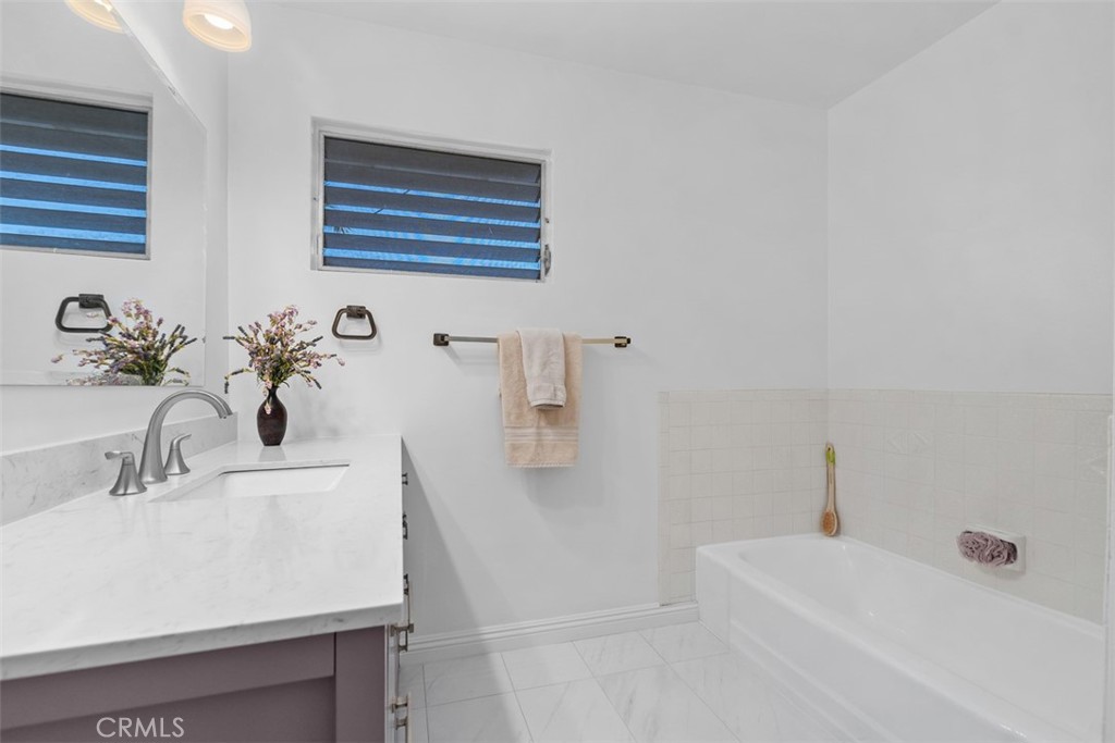 307 N Acacia A