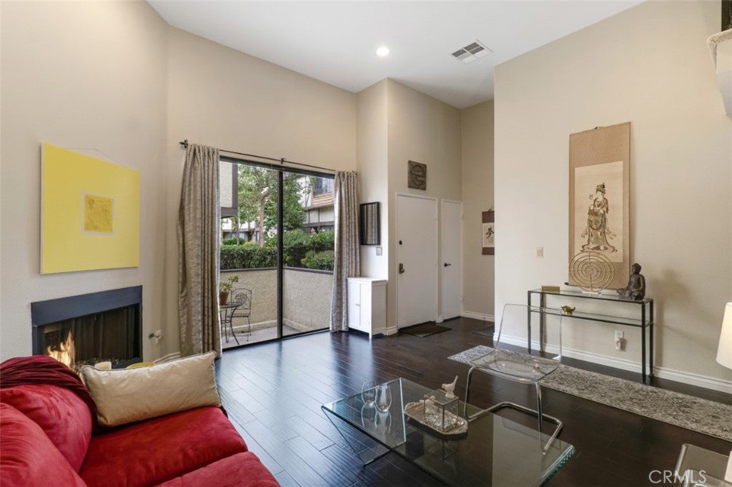 21125 Lassen Street 2, Chatsworth CA 91311