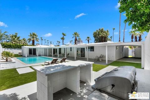 Photo of 555 S Roxbury Drive, Palm Springs, CA 92264 (MLS # 26639755PS)