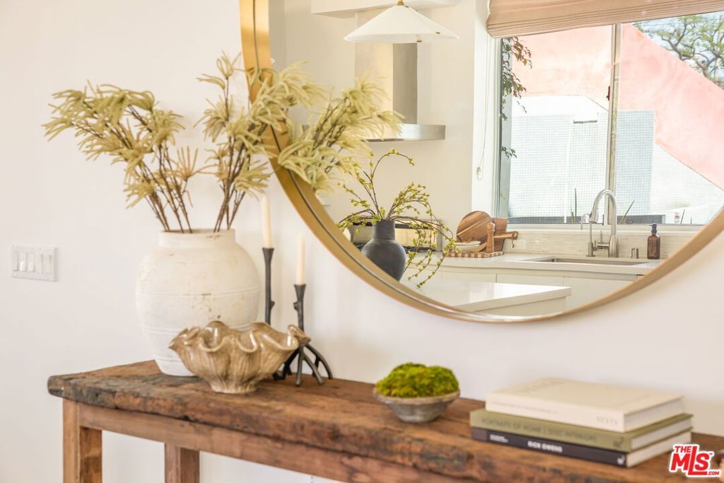 Photo of 616 N Croft Avenue #1, West Hollywood, CA 90048 (MLS # 25589061)